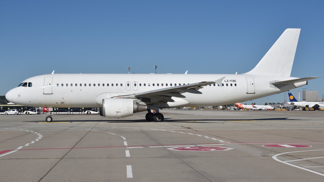 Arrival and Departure Stuttgart - IV 320@2x.10150a32 