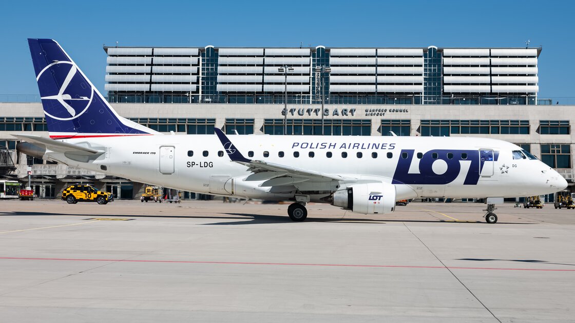 Arrival and Departure Stuttgart - LO E70@2x.669b6a14 