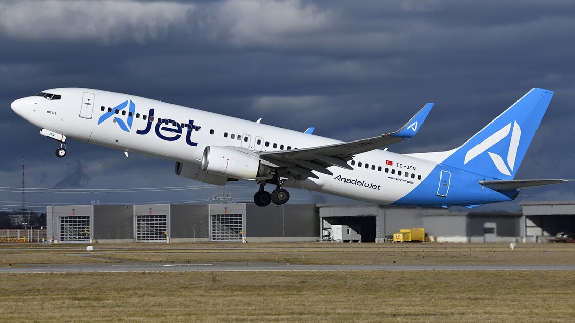 arrival-and-departure-stuttgart-airport